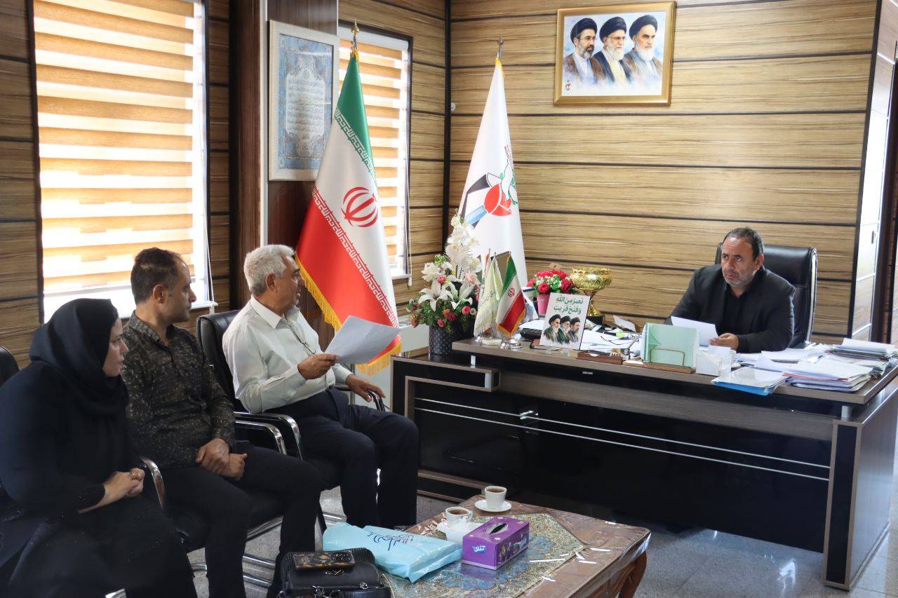 دیدار جمعی از خانواده‌های معظم شهدا و ایثارگران با مدیرکل بنیاد شهید و امورایثارگران آذربایجان‌غربی